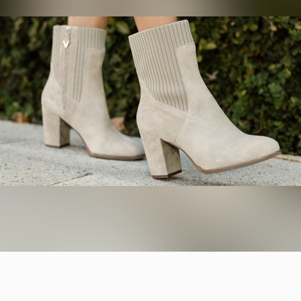 EC | Vionic Kaylee Knit Booties | Gray Suede | Weather Resistant | Block Heels